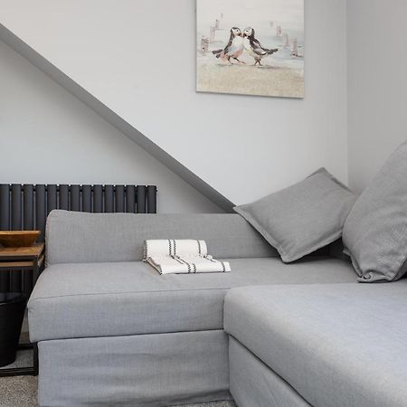 Stopover At Orchard Loft, Cosy And Convenient Portsmouth Exterior foto