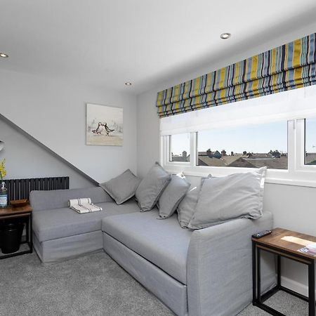 Stopover At Orchard Loft, Cosy And Convenient Portsmouth Exterior foto