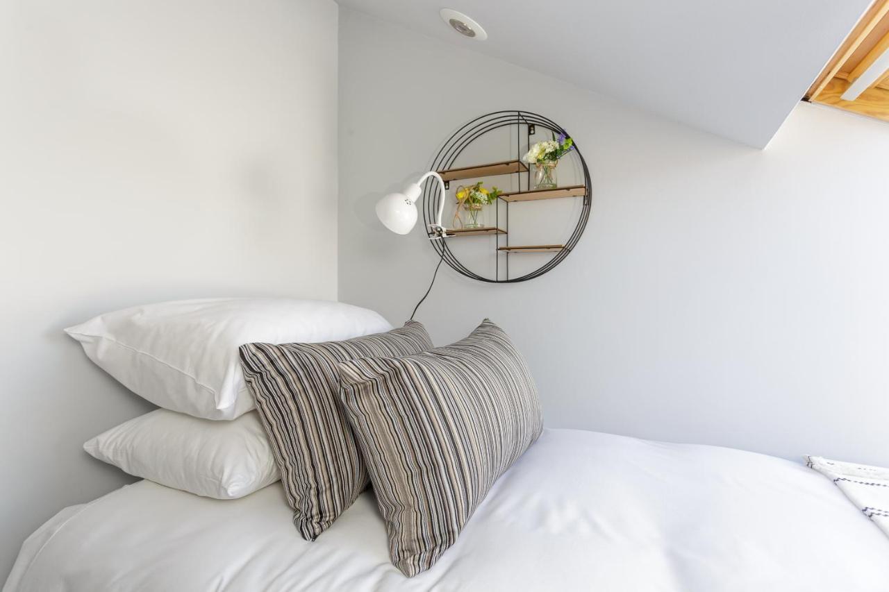 Stopover At Orchard Loft, Cosy And Convenient Portsmouth Exterior foto