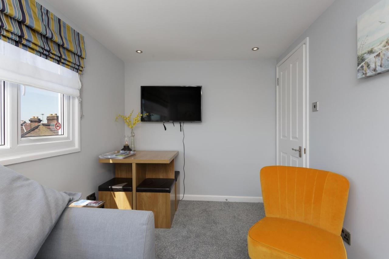 Stopover At Orchard Loft, Cosy And Convenient Portsmouth Exterior foto