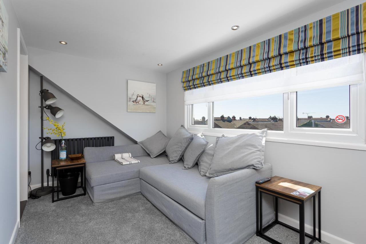 Stopover At Orchard Loft, Cosy And Convenient Portsmouth Exterior foto